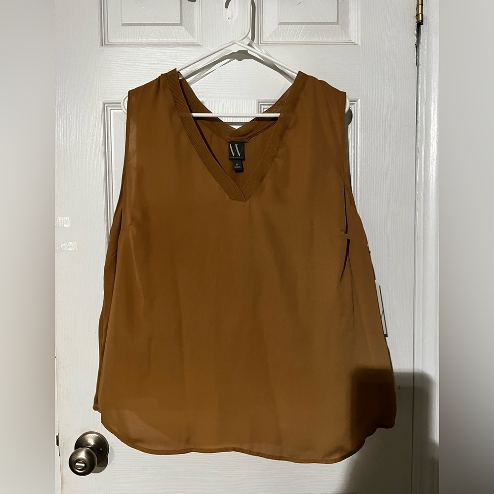 Brown Worthington Sleeveless 1x blouse with v-neck and back. NWT.